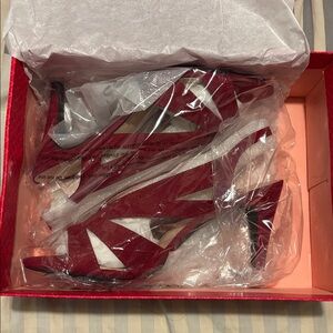 Elegant Kelly & Katie Red suede Heeled Sandals